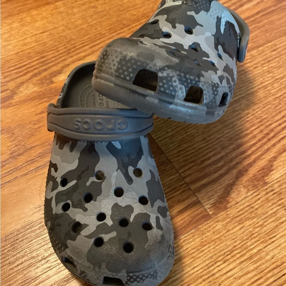 CROCS Kids Camouflage Clogs - Picture 3 of 5